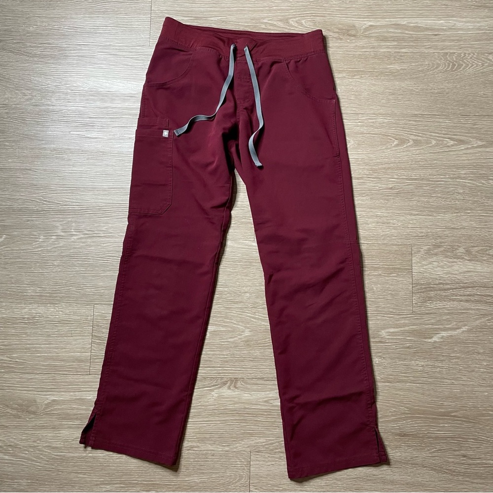 Figs Kade Cargo in Burgundy